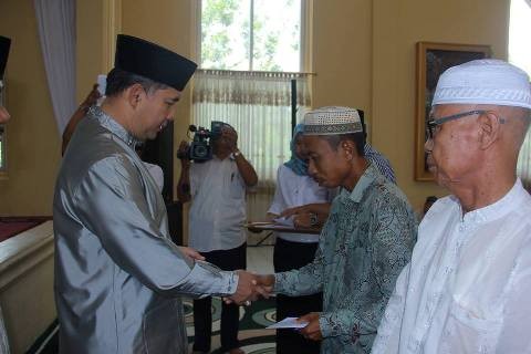 Walikota Jambi serahkan insentif 